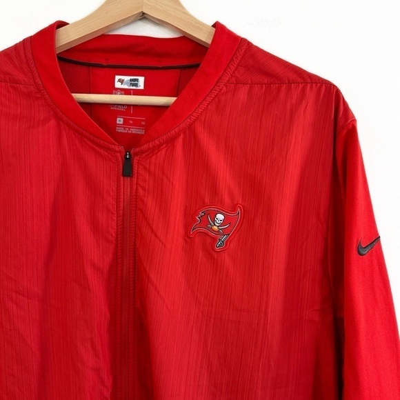 Nike On Field Men’s XL Tampa Bay Buccaneers Red Sideline Elite Hybrid Jacket - Picture 1 of 7